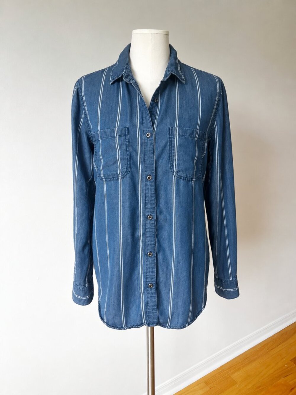 Standard Grace Blue Striped Chambray Button-Down Shirt M